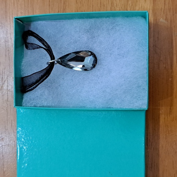 Black Tie Crystal Marquise Necklace - Picture 4 of 6